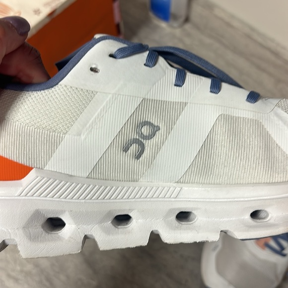 EUC ON Cloudrunner womens size 10 - Picture 6 of 8